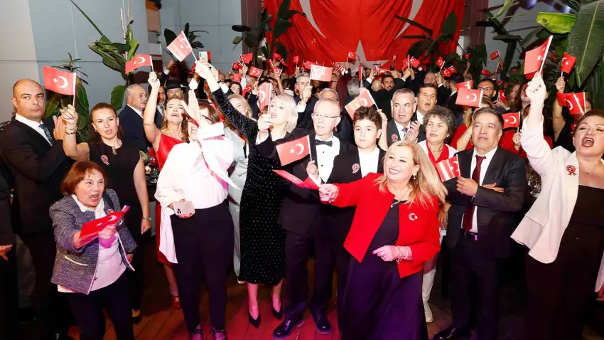 İZSİAD’dan Cumhuriyet’in 103. yılına özel balo - Fotoğraf 2