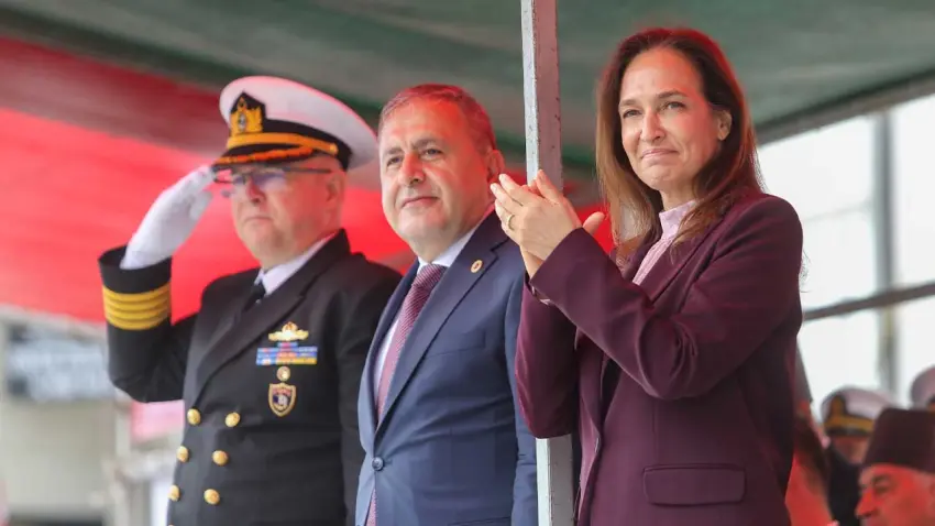 Karşıyaka’da Cumhuriyet’in 103. yılı 7’den 77’ye coşkuyla kutlandı - Fotoğraf 2