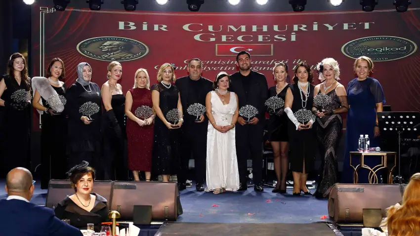 EGİKAD’dan Cumhuriyet’in 103. yılına özel nostaljik gece - Fotoğraf 2