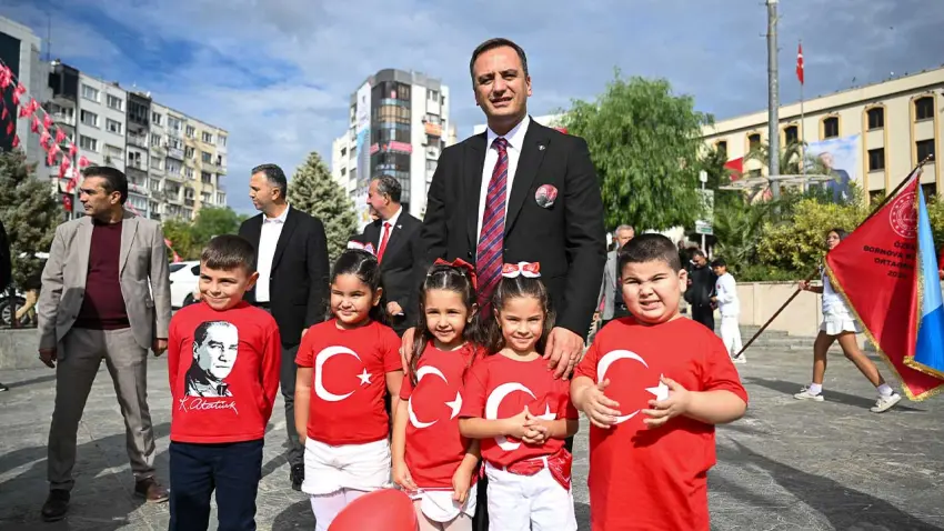 Bornova’da Cumhuriyet’in 103. yılı binlerce kişinin katılımıyla kutlandı - Fotoğraf 2