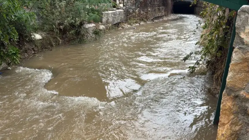 Türkiye kuvvetli sağanağa teslim: Kıyı Ege ve Akdeniz’i sel bastı - Fotoğraf 1
