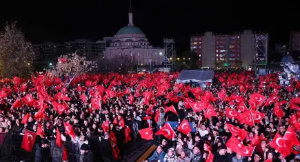 Menemen’de Cumhuriyet coşkusu: On binler BLOK3 konserinde buluştu
