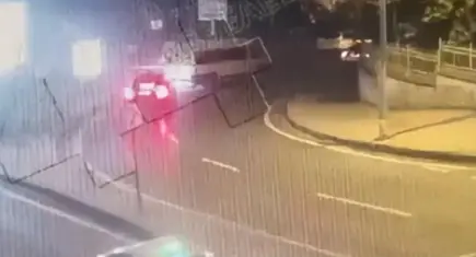 Taksim’de trafik kazası dehşeti: Sürücüyü alıkoyup gasp ettiler