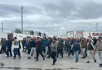 TIR şoförleri sınır kapılarında kontak kapattı: Schengen vizesi krizine Türkiye’den diplomatik müdahale