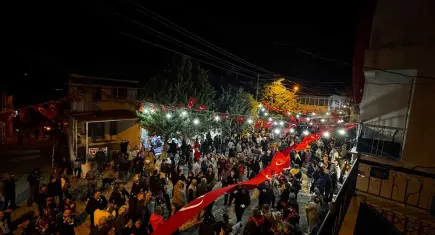 Bademler’de Cumhuriyet coşkusu 222 metrelik Türk bayrağıyla yaşandı