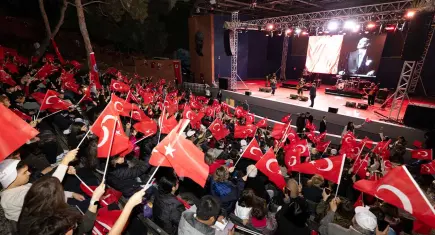 Balçova’da Cumhuriyet coşkusu Yüksek Sadakat konseriyle taçlandı
