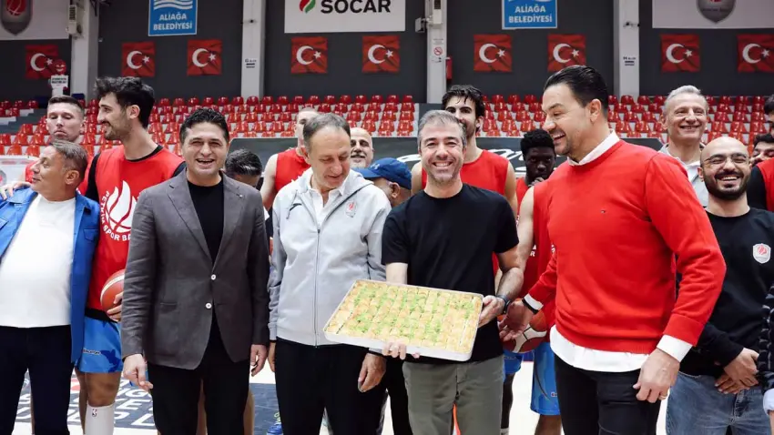 Başkan Serkan Acar’dan Aliağa Petkim Spor’a Anadolu Efes maçı öncesi moral ziyareti haberinin görseli
