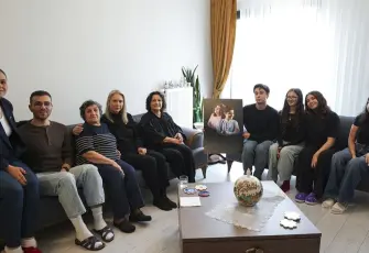 Çankırı’dan depremde ikizlerini kaybeden anneye anlamlı ziyaret