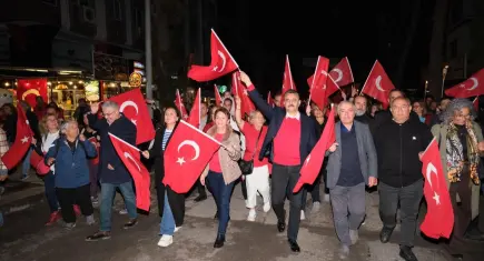 Dikili ve Çandarlı’da Cumhuriyet coşkusu meydanlara taştı