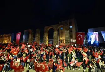 Efes Selçuk’ta Cumhuriyet coşkusu fener alayıyla sokaklara taştı