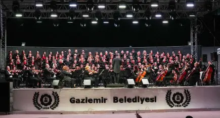 Gaziemir’de 400’den fazla sanatçı aynı sahnede buluştu