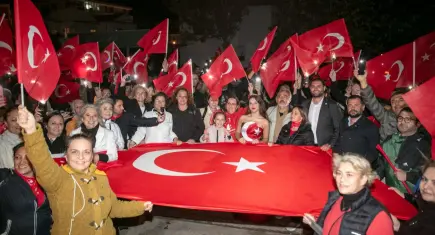 Güzelbahçe’de Cumhuriyet bayramı yürüyüş ve konserle taçlandı
