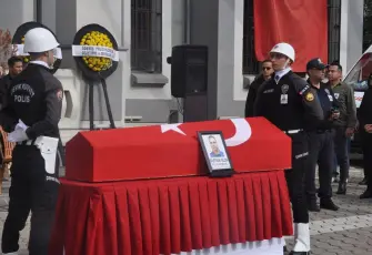 İzmir'de hayatını kaybeden polis memuru Süleyman Yalçın son yolculuğuna uğurlandı