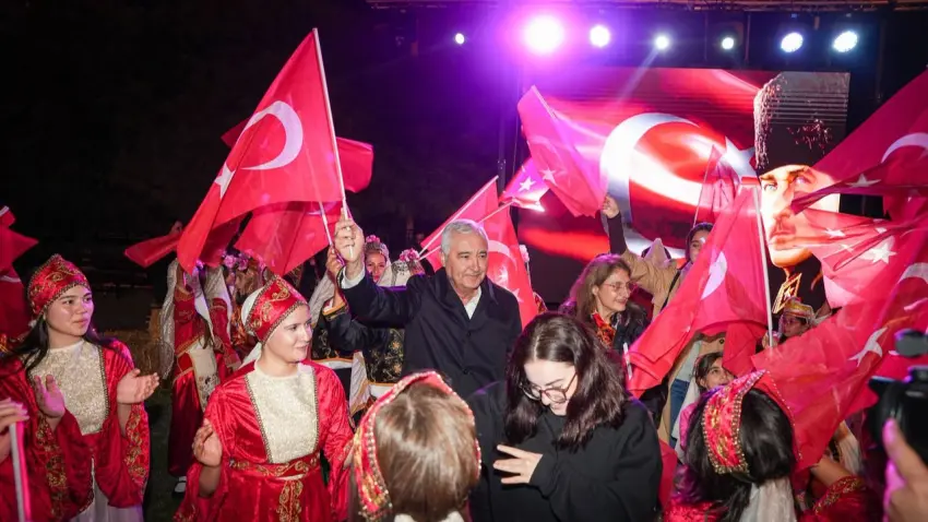 Kemalpaşa’da Cumhuriyetin 103. yılı coşkuyla kutlandı haberinin görseli