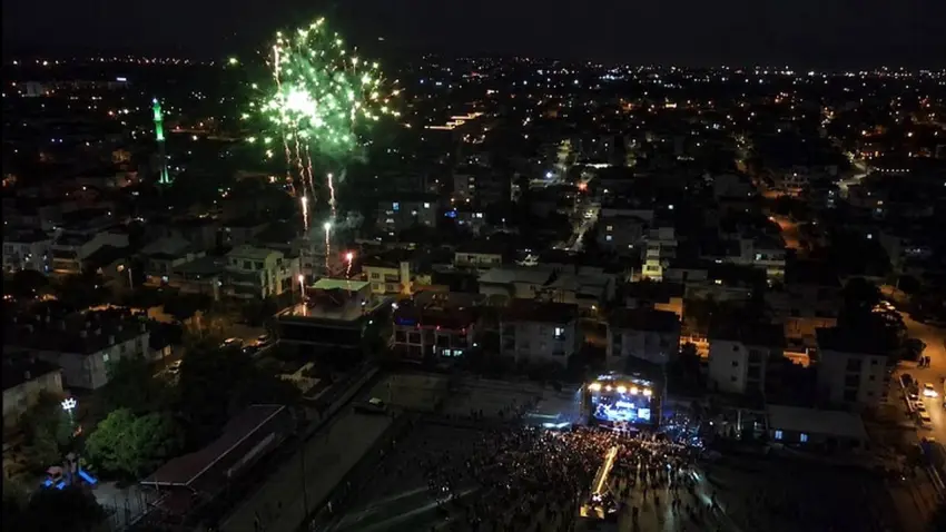 Menderes’te Cumhuriyet Bayramı kortej ve konserle kutlandı - Fotoğraf 2