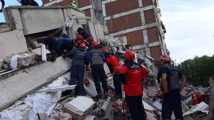 İzmirli itfaiyeciler 30 Ekim depreminde yaşadıklarını anlattı - Fotoğraf 3