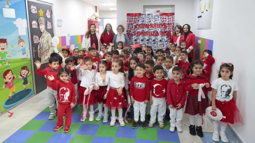 Konak’ta Cumhuriyet coşkusu miniklerin gösterileriyle renklendi - Fotoğraf 2