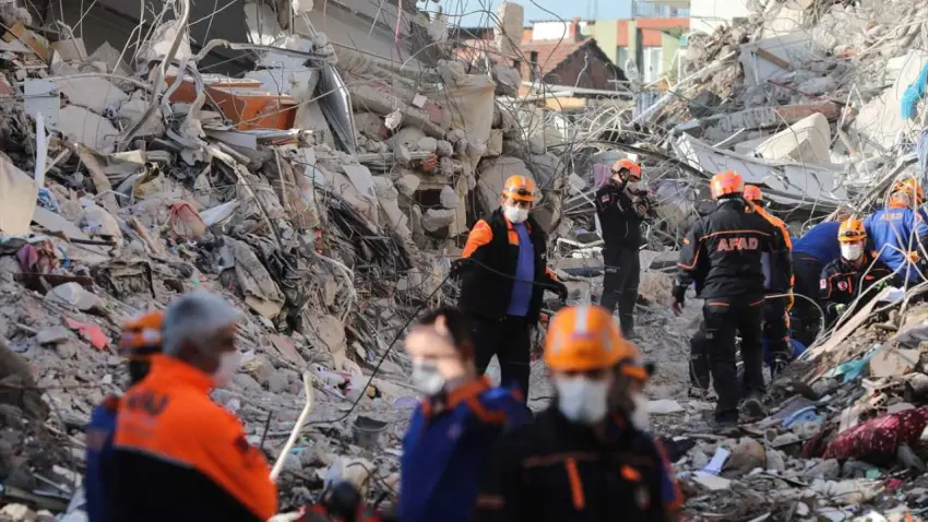 İzmir’de deprem tehlikesi büyüyor, önlemler eksik kalıyor - Fotoğraf 2