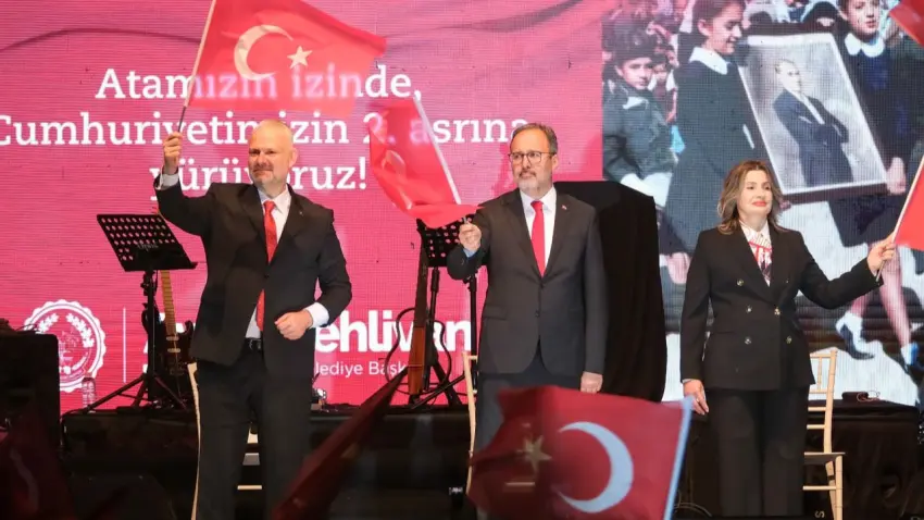 Aydın Pehlivan: Cumhuriyet’i 365 gün yüreğimizde taşıyoruz - Fotoğraf 1