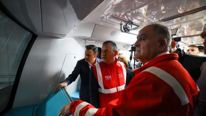 Özgür Özel’den metro hattı açıklaması: Yoksul semtleri varlıklı mahallelere bağlıyor - Fotoğraf 2