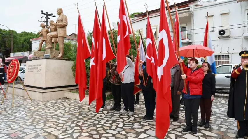Foça’da Cumhuriyet coşkusu Derya Bedavacı konseriyle taçlandı - Fotoğraf 2