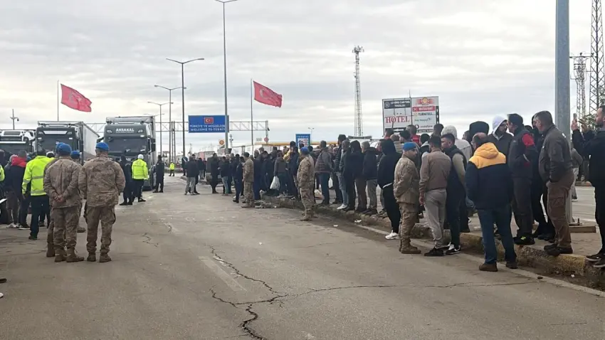 TIR şoförlerinin sınır kapılarındaki eylemi sona erdi! Avrupa'ya geçişler yeniden başladı - Fotoğraf 2