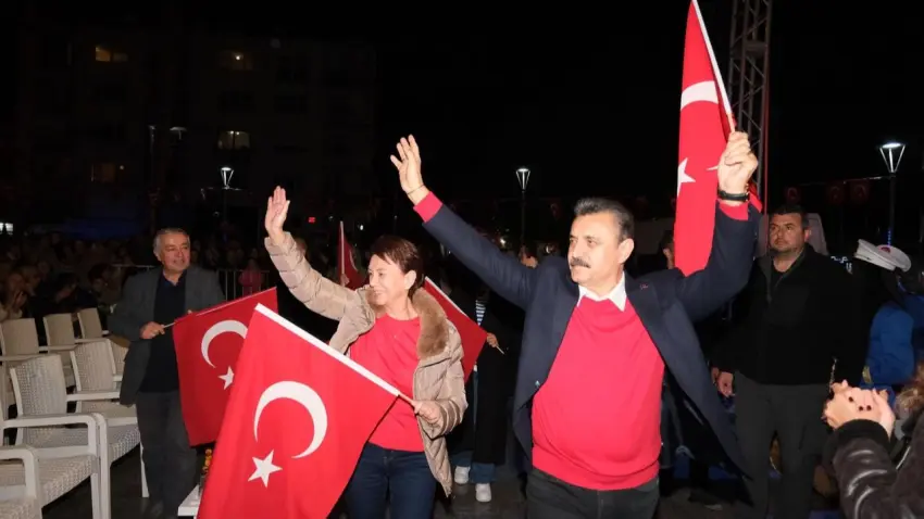 Dikili ve Çandarlı’da Cumhuriyet coşkusu meydanlara taştı - Fotoğraf 2