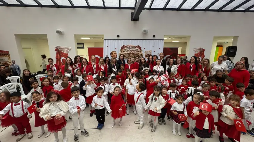 Güzelbahçe’de Cumhuriyet bayramı yürüyüş ve konserle taçlandı - Fotoğraf 1