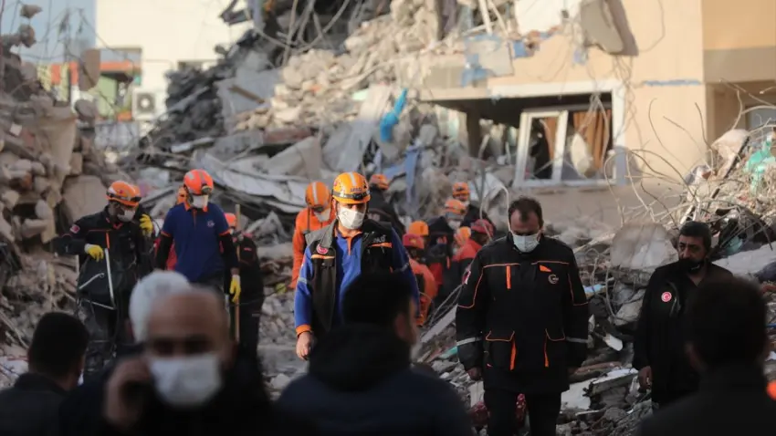 İzmir’de deprem tehlikesi büyüyor, önlemler eksik kalıyor - Fotoğraf 3