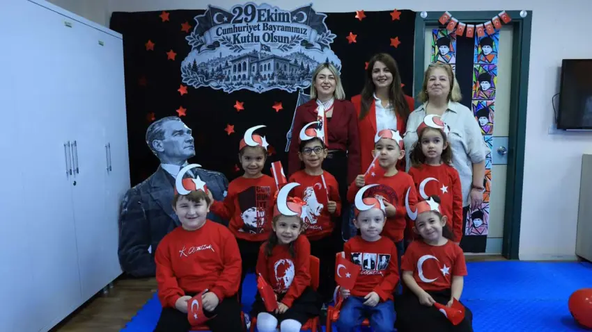 Konak’ta Cumhuriyet coşkusu miniklerin gösterileriyle renklendi - Fotoğraf 1