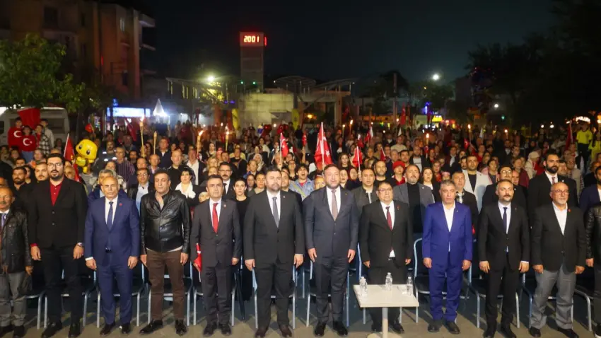Buca’da Cumhuriyet coşkusu kortej ve konserlerle taçlandı - Fotoğraf 1
