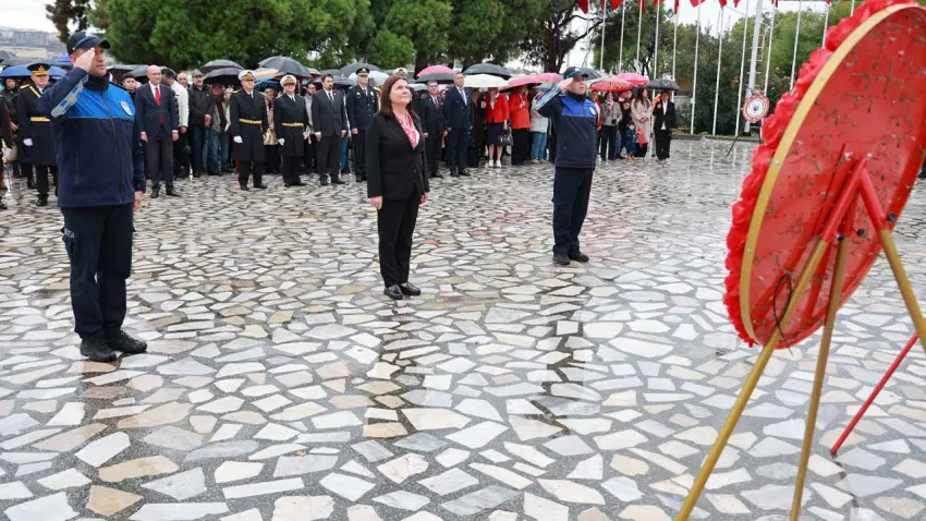 Foça’da Cumhuriyet coşkusu Derya Bedavacı konseriyle taçlandı - Fotoğraf 1