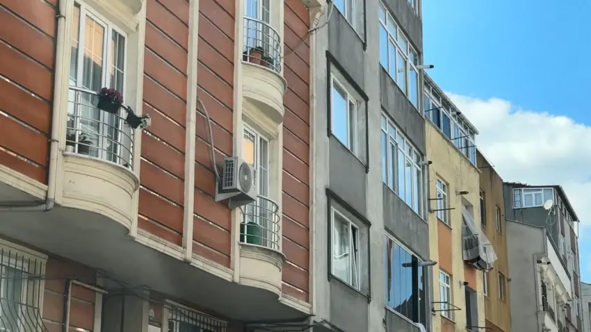 Balkondaki kediler şüphelendirdi, evinde ölü bulundu! - Fotoğraf 1