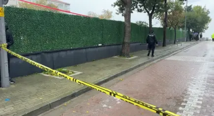 Okul önünde park kavgası kanlı bitti! Bekçi kendisini darbeden veliyi vurdu