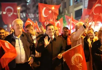 Torbalı’da Cumhuriyet coşkusu binlerce kişiyle sokaklara taştı