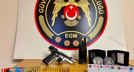 İzmir’de sosyal medyada silah teşhirine gözaltı