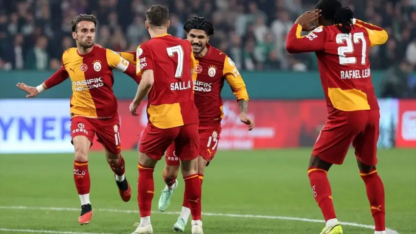 Eski hakemler Konyaspor - Galatasaray maçının tartışmalı pozisyonlarını yorumladı: Penaltı kararı doğru mu? - Fotoğraf 1