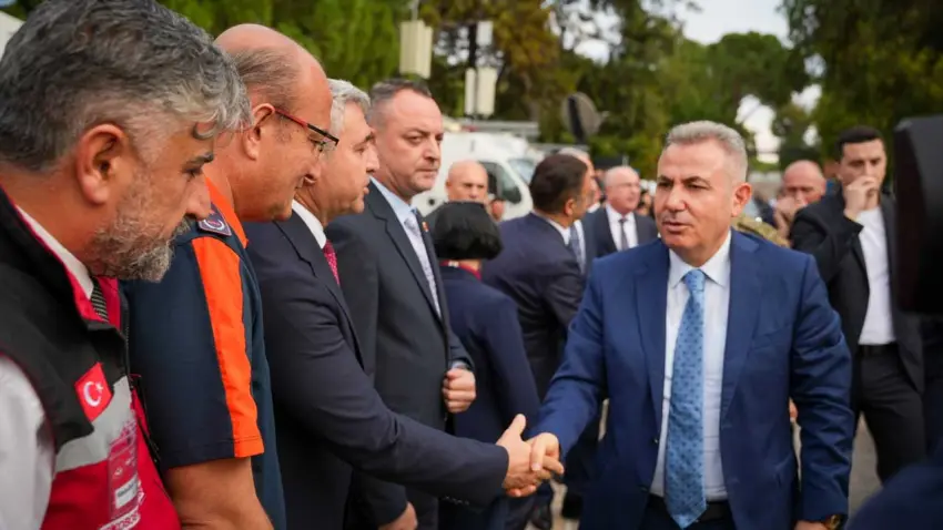 İzmir’de 2 bin 198 personelle deprem tatbikatı - Fotoğraf 2