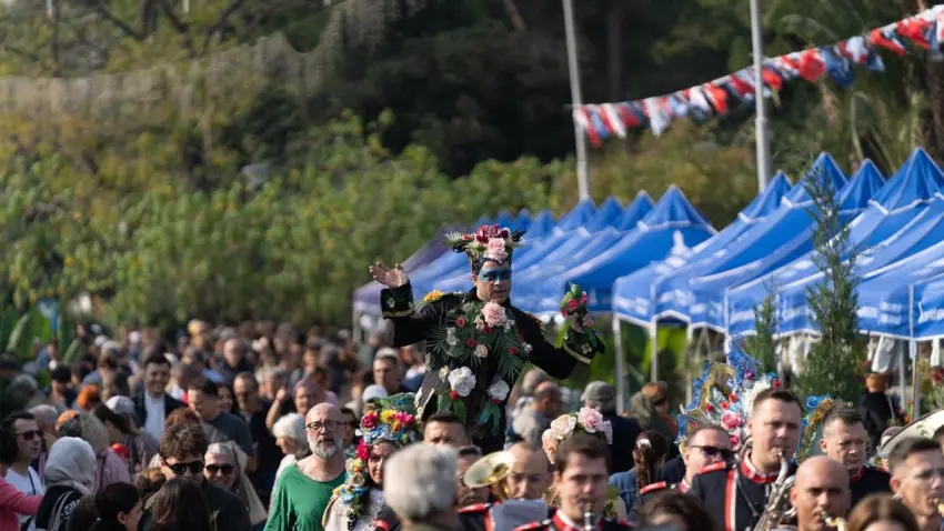 Kültürpark’ta renkli festival başladı! Çiçek ve bal üreticileri İzmirlilerle buluştu - Fotoğraf 2