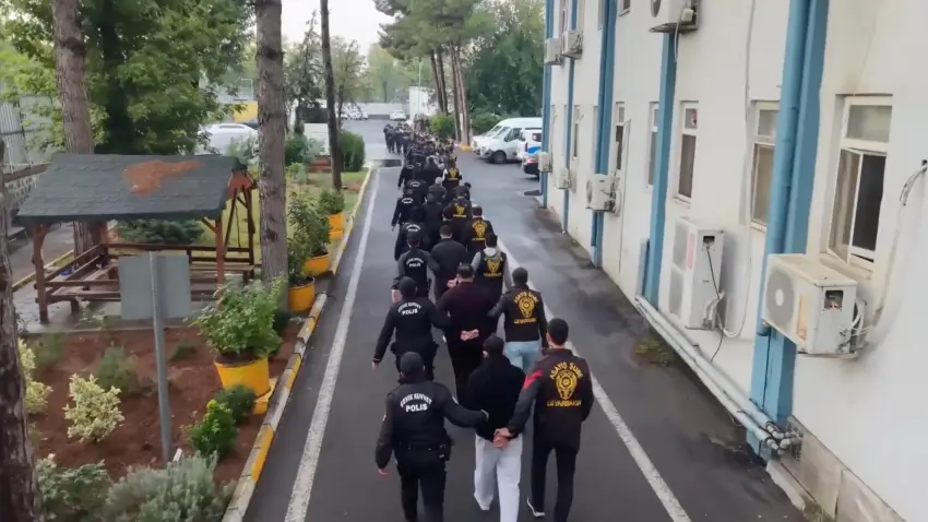 10 ilde dev fuhuş operasyonu! 977 milyon TL'lik para trafiği ortaya çıktı - Fotoğraf 2