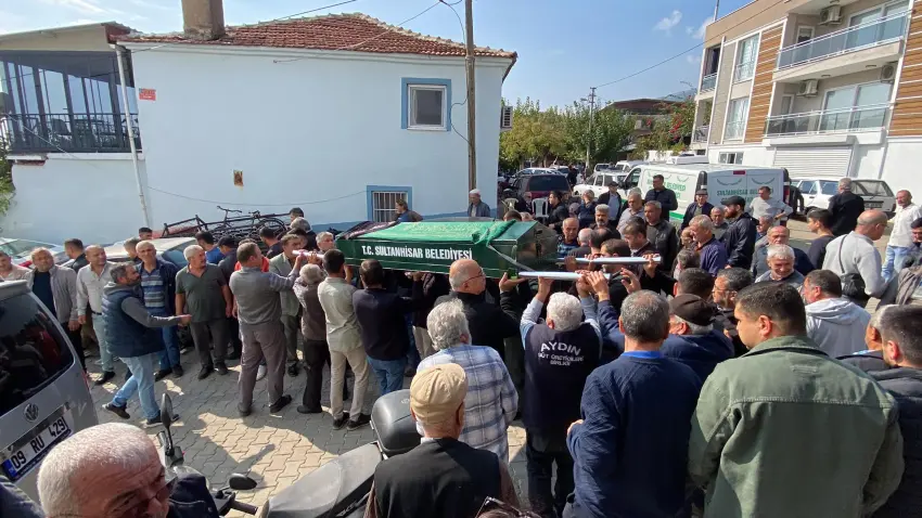 Aydın’da eski sevgilisinin öldürdüğü 21 yaşındaki Kumsal son yolculuğuna uğurlandı - Fotoğraf 2