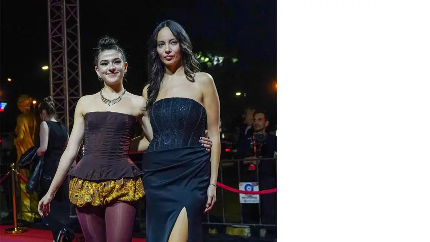 Altın Portakal’da ünlü isimler şıklıklarıyla göz kamaştırdı - Fotoğraf 4