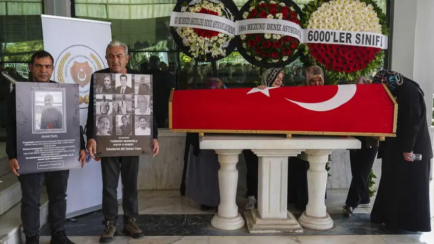 Silivri’de batan geminin mürettebatı Rahmi Temel’e İzmir'de veda haberinin görseli
