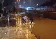 Çorum'da sağanak sele döndü... Araçlar yollarda kaldı haberinin görseli
