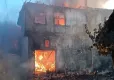 Çöplükte çıkan yangında 7 ev, 4 hayvan barınağı küle döndü haberinin görseli