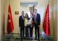 Özgür Özel ile Erkan Baş Meclis'te bir araya geldi haberinin görseli