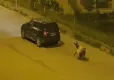 Eşeği otomobilin arkasına bağlayıp sürükleyerek götürdüler haberinin görseli