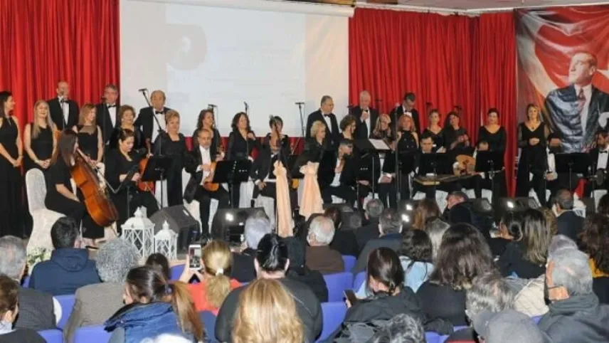 Çeşme'deki Türk Sanat Müziği Korosu yeni sesler arıyor haberinin görseli