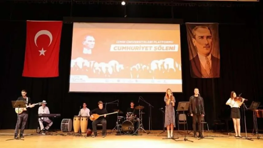 Gençlerden 29 Ekim Cumhuriyet Bayramına özel unutulmaz performans haberinin görseli