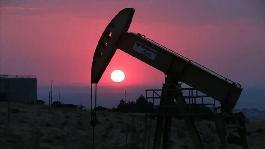 Brent petrolün varil fiyatı 76,67 dolar haberinin görseli